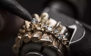 Bling Luxury: Where Women's Gold Jewelry Finds Its Perfect Match Online